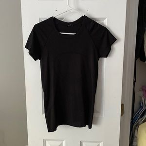 black lulu size 6 swiftly tech